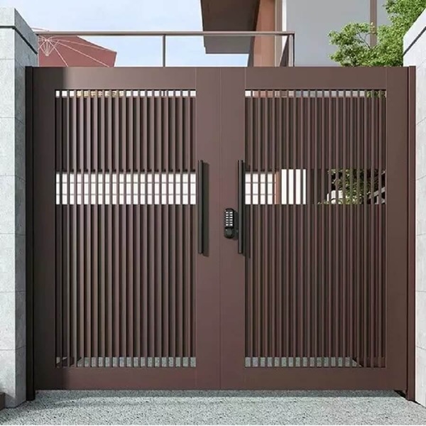 Mẫu 7: Cửa cổng sắt 2 cánh sắt hộp màu đỏ mận, nan thẳng, thiết kế hiện đại