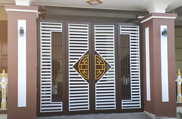 Mẫu 5: Cửa cổng sắt hộp đẹp 4 cánh chữ Thọ