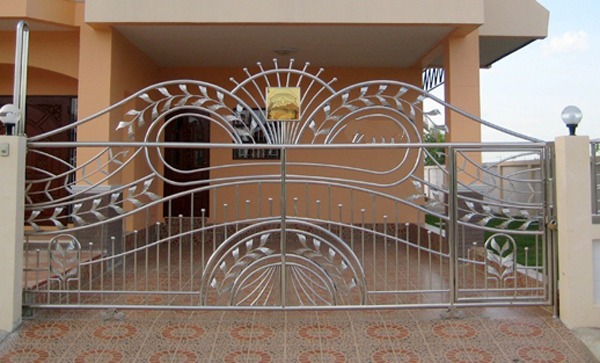 Mẫu 7: Thiết kế cổng inox đơn giản, tôn vẻ đẹp mặt tiền
