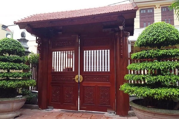 Mẫu cổng nhà phố bằng gỗ đẹp