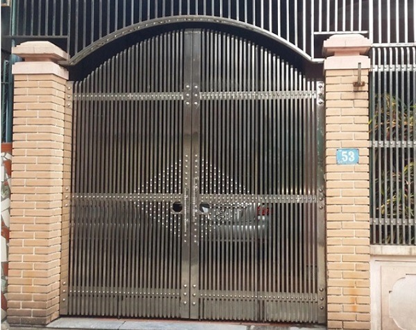 Mẫu 13: Thiết kế hai cánh bằng inox, phong cách hiện đại