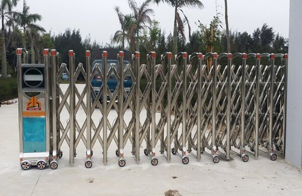 Mẫu cổng xếp inox tự động