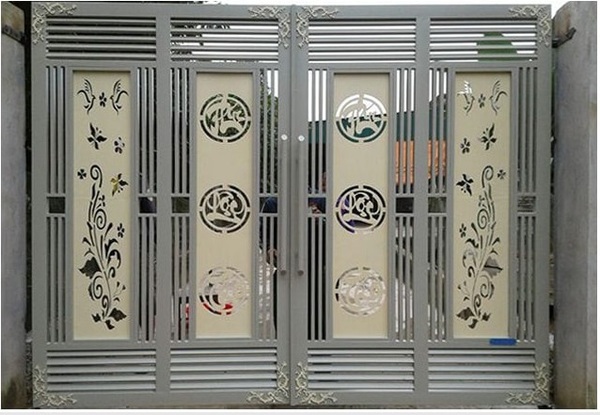 Mẫu 14: Cổng sắt 4 cánh sơn tĩnh điện phù hợp nhà vườn