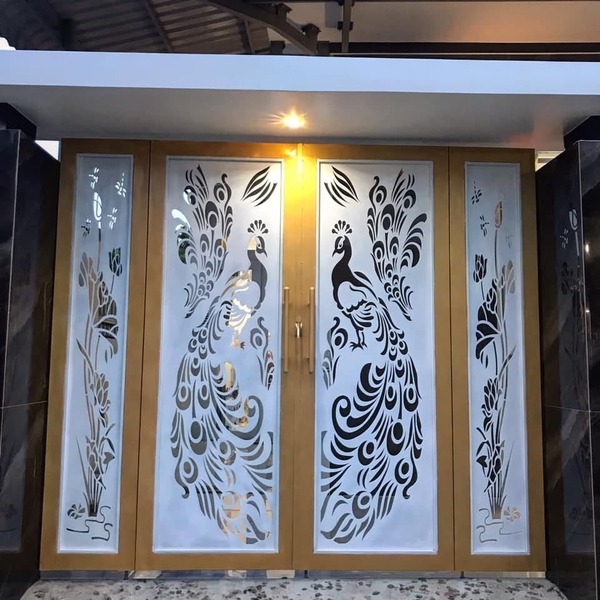 Mẫu 4: Mẫu cổng nhà đẹp CNC họa tiết hiện đại, vừa kín đáo vừa thoáng.