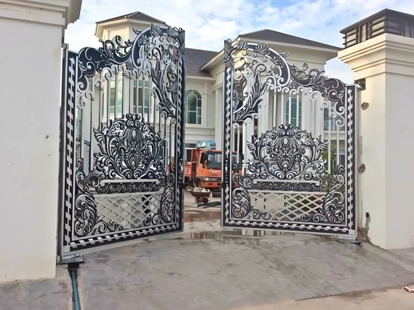 Mẫu 4: Cổng sắt 2 cánh sắt hộp đơn giản, dễ lắp đặt
