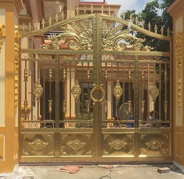 Hình ảnh minh họa: Cửa cổng inox 2 cánh mạ màu