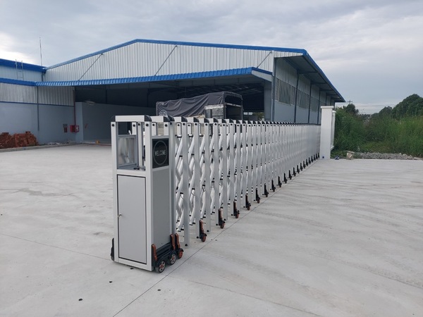 Linh hoạt kích thước cổng xếp phù hợp mọi công trình