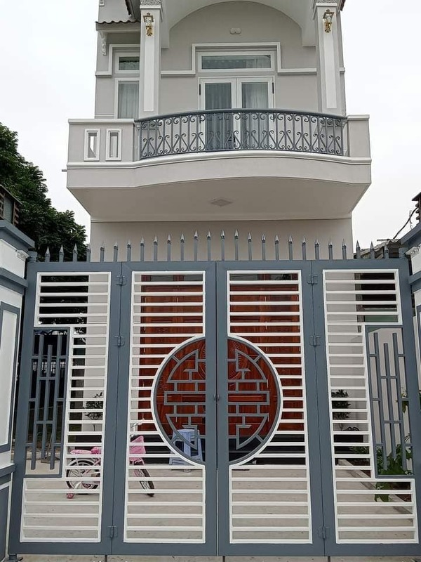 Mẫu 2: Mẫu cổng được sơn tĩnh điện rất bền và đẹp