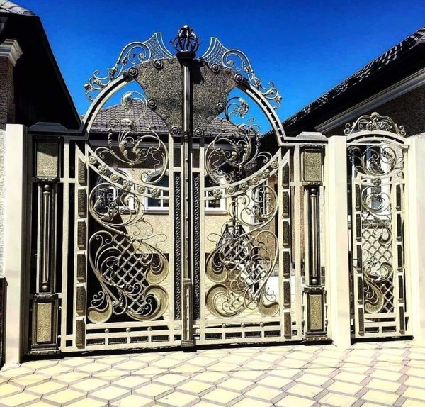 Mẫu 2: Mẫu cổng sắt mỹ thuật 2 cánh đẹp cổ điển phong cách Châu Âu