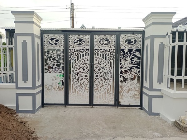 Mẫu 1: Mẫu cổng CNC 4 cánh tinh tế