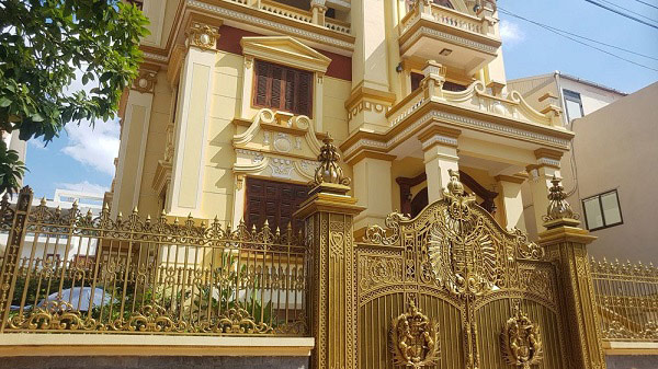 cổng biệt thự phong cách hoàng gia
